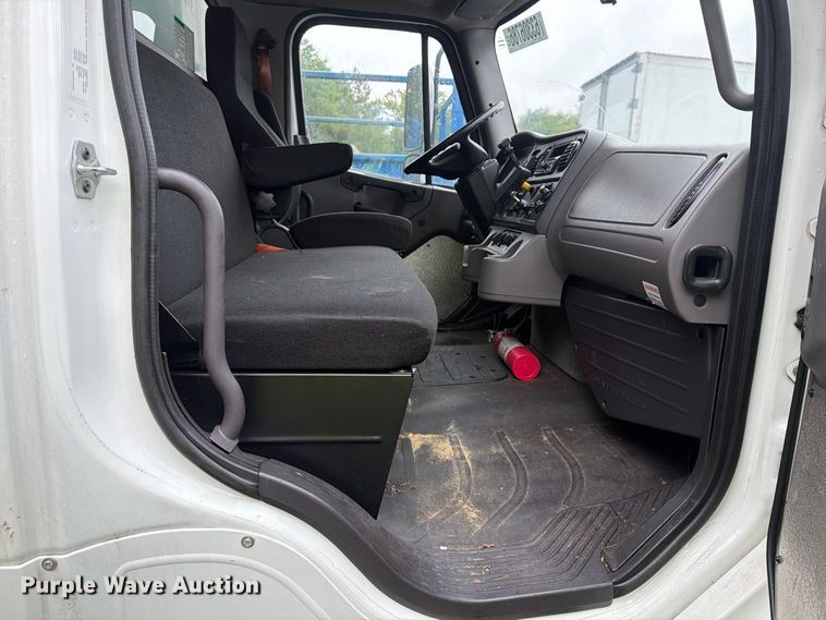 image for item YA4362 2018 Freightliner Business Class M2 box truck