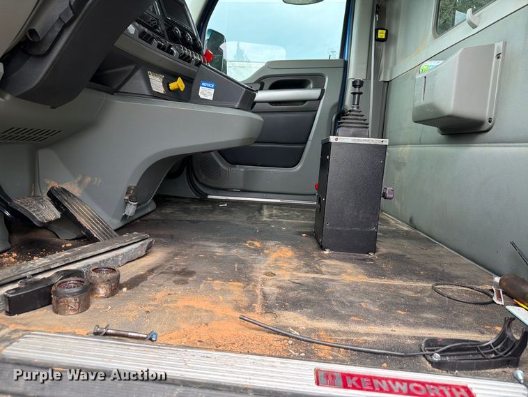 image for item YA4504 2021 Kenworth T880 dump truck
