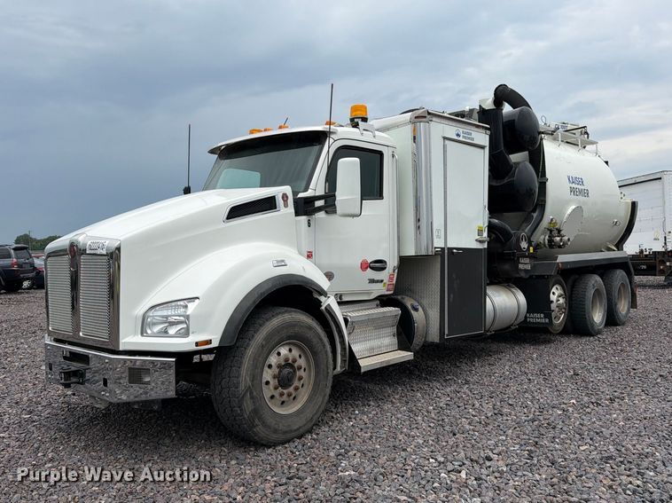 image for item YA4511 2023 Kenworth T880 hydrovac truck