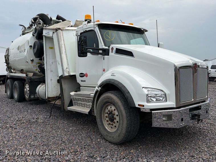 image for item YA4511 2023 Kenworth T880 hydrovac truck