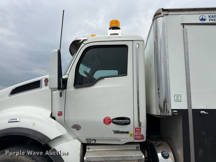image for item YA4511 2023 Kenworth T880 hydrovac truck