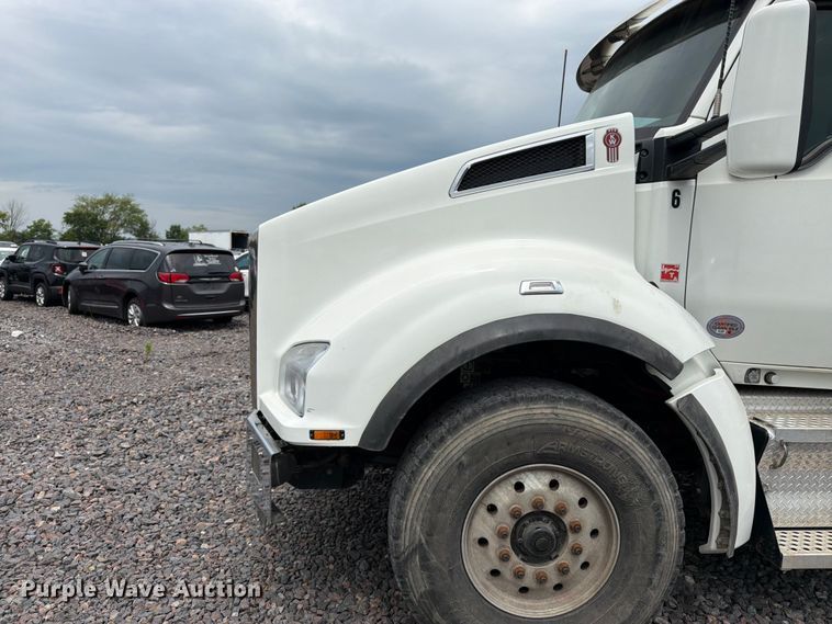 image for item YA4511 2023 Kenworth T880 hydrovac truck