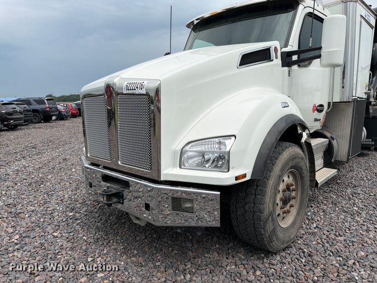 image for item YA4511 2023 Kenworth T880 hydrovac truck