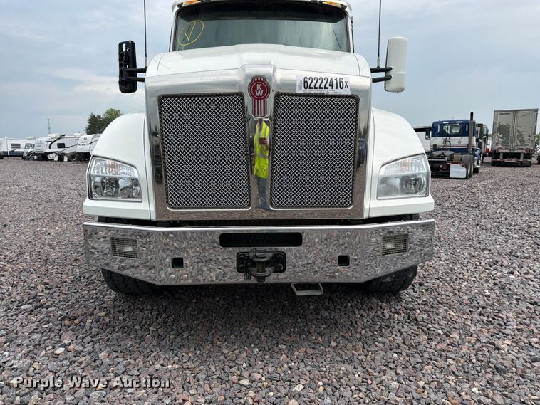 image for item YA4511 2023 Kenworth T880 hydrovac truck