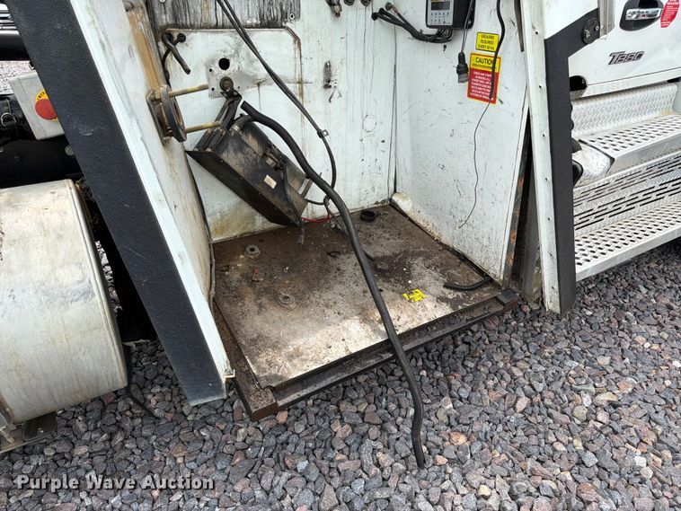 image for item YA4511 2023 Kenworth T880 hydrovac truck