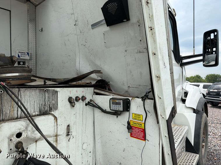 image for item YA4511 2023 Kenworth T880 hydrovac truck
