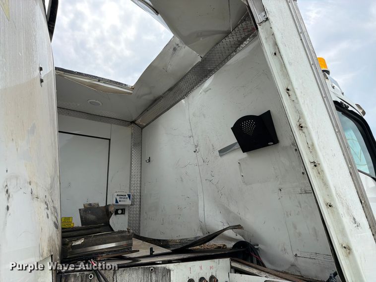 image for item YA4511 2023 Kenworth T880 hydrovac truck