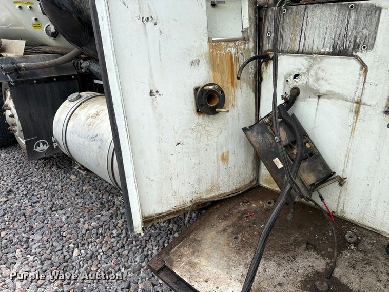 image for item YA4511 2023 Kenworth T880 hydrovac truck
