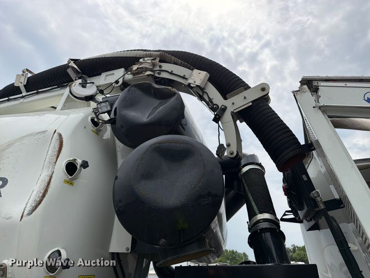 image for item YA4511 2023 Kenworth T880 hydrovac truck