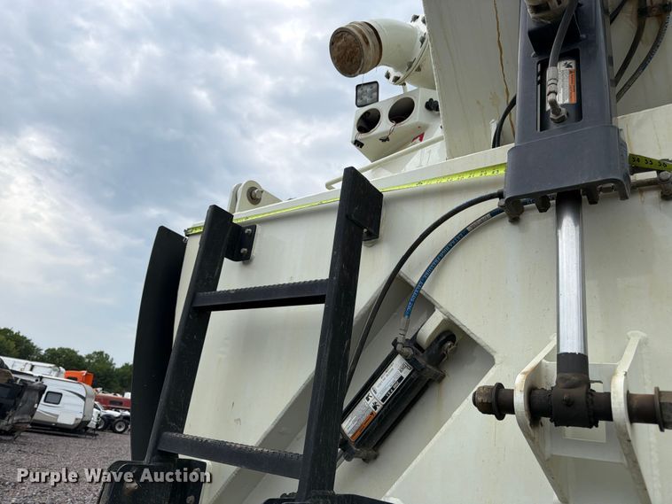 image for item YA4511 2023 Kenworth T880 hydrovac truck