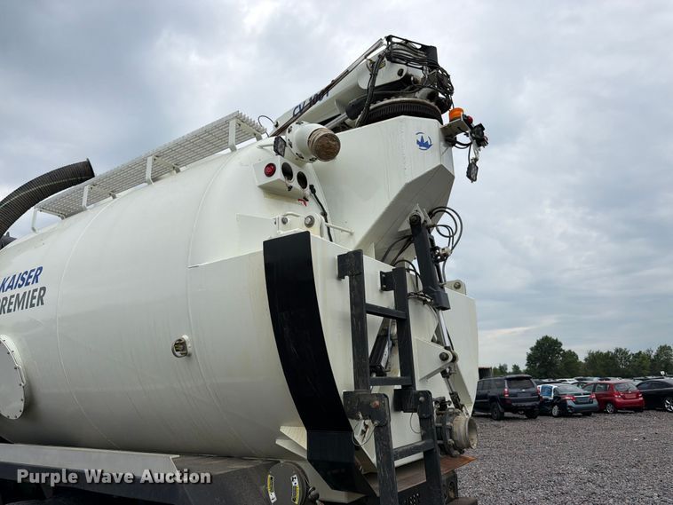 image for item YA4511 2023 Kenworth T880 hydrovac truck