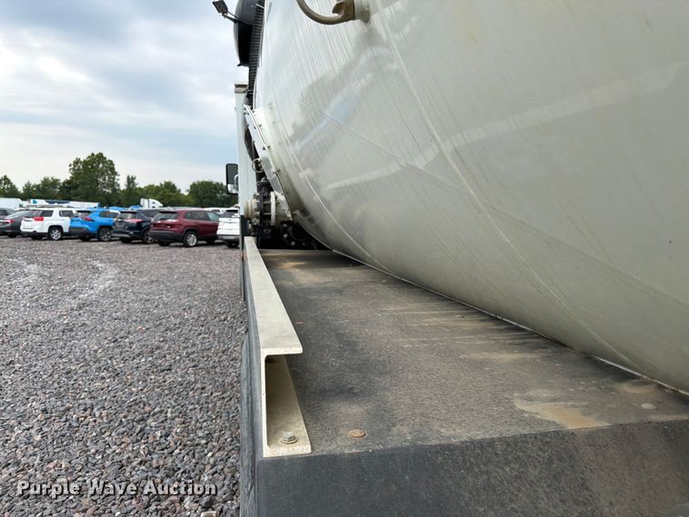 image for item YA4511 2023 Kenworth T880 hydrovac truck
