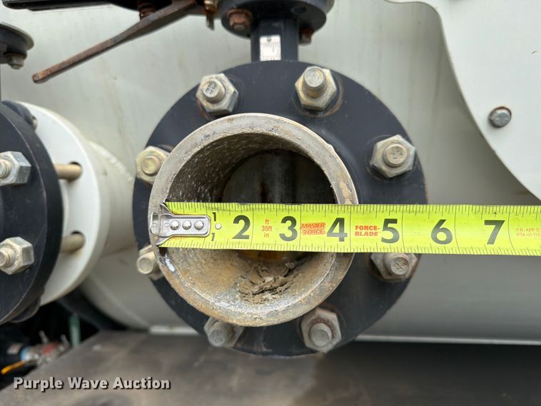 image for item YA4511 2023 Kenworth T880 hydrovac truck