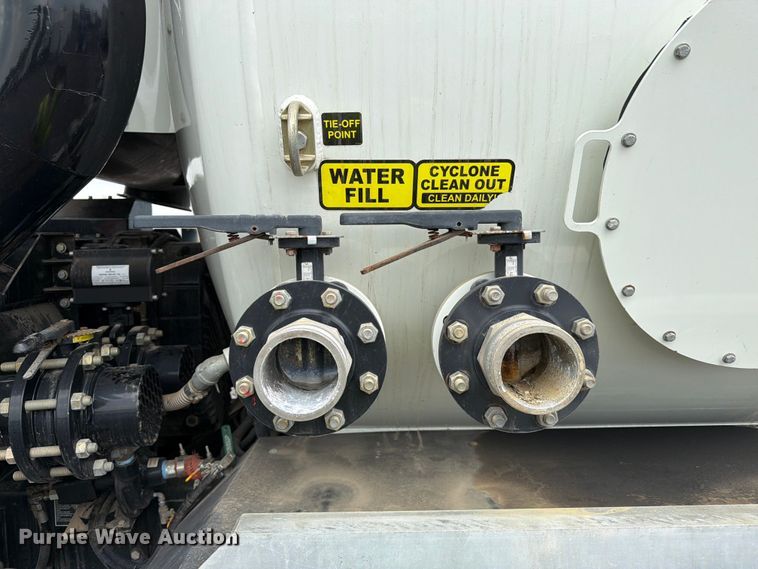 image for item YA4511 2023 Kenworth T880 hydrovac truck
