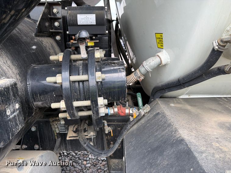 image for item YA4511 2023 Kenworth T880 hydrovac truck