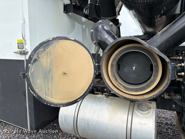 image for item YA4511 2023 Kenworth T880 hydrovac truck