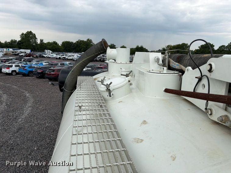 image for item YA4511 2023 Kenworth T880 hydrovac truck