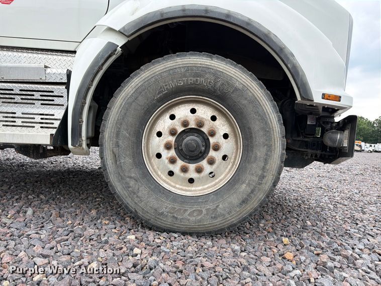 image for item YA4511 2023 Kenworth T880 hydrovac truck
