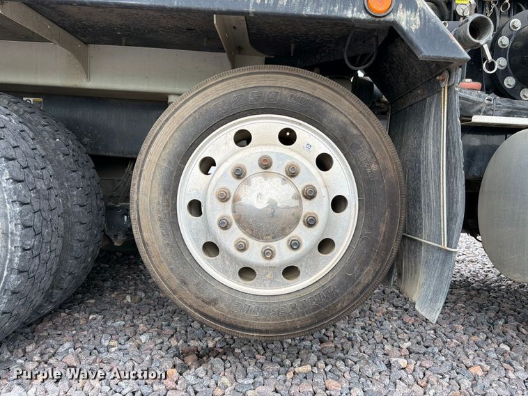 image for item YA4511 2023 Kenworth T880 hydrovac truck