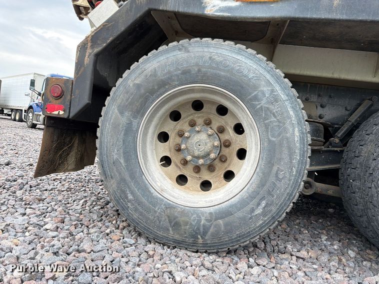 image for item YA4511 2023 Kenworth T880 hydrovac truck