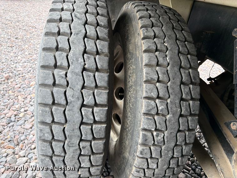 image for item YA4511 2023 Kenworth T880 hydrovac truck