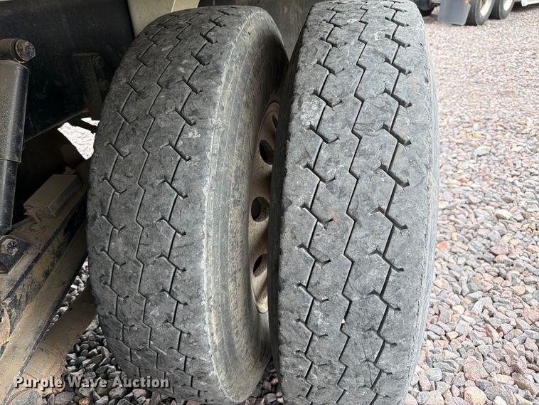 image for item YA4511 2023 Kenworth T880 hydrovac truck