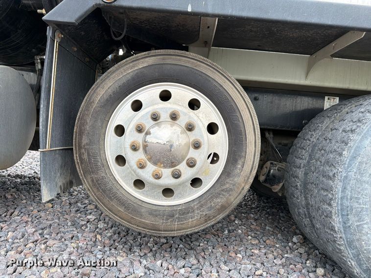 image for item YA4511 2023 Kenworth T880 hydrovac truck