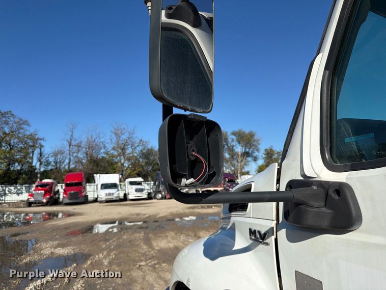 image for item YA4646 2021 International MV607 box truck