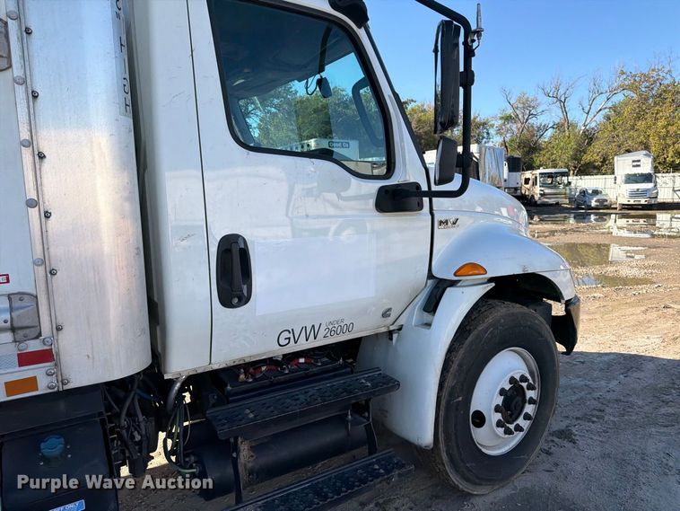 image for item YA4646 2021 International MV607 box truck