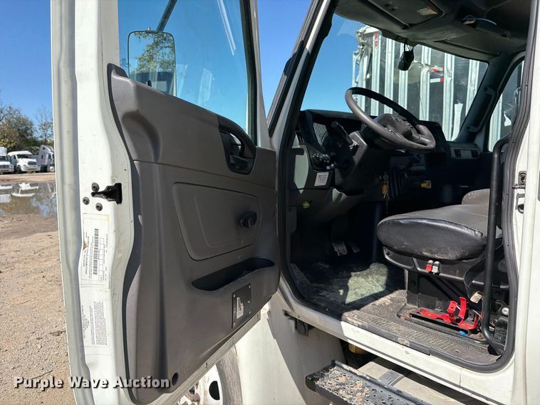 image for item YA4646 2021 International MV607 box truck