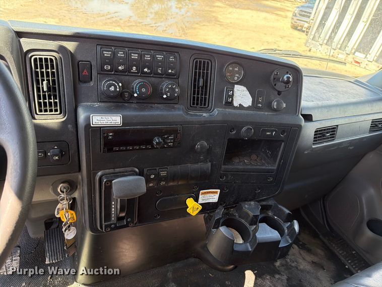 image for item YA4646 2021 International MV607 box truck