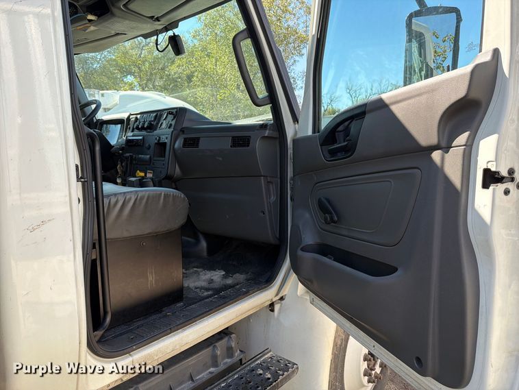 image for item YA4646 2021 International MV607 box truck