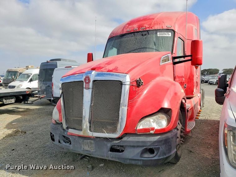 image for item YA4815 2017 Kenworth T680 semi truck