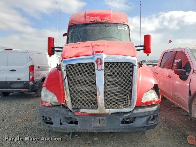 image for item YA4815 2017 Kenworth T680 semi truck