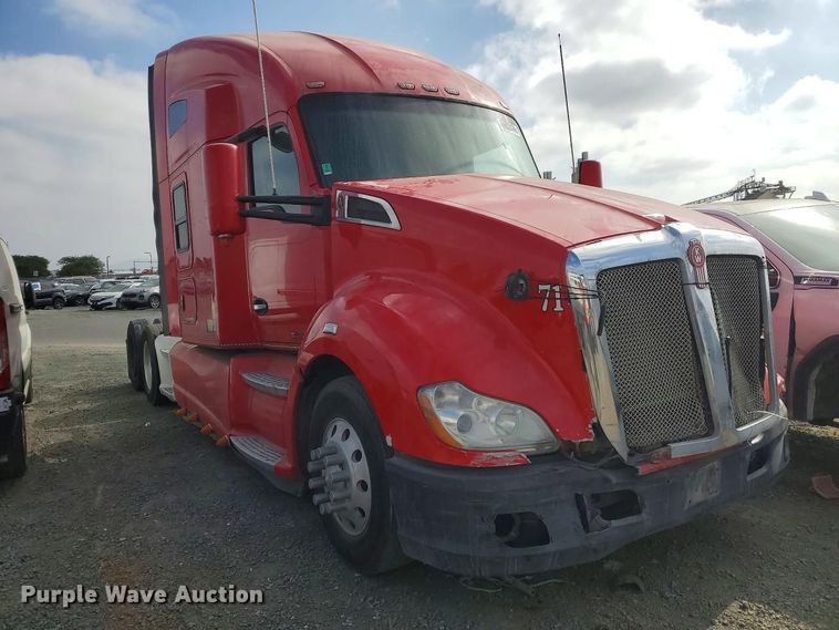 image for item YA4815 2017 Kenworth T680 semi truck