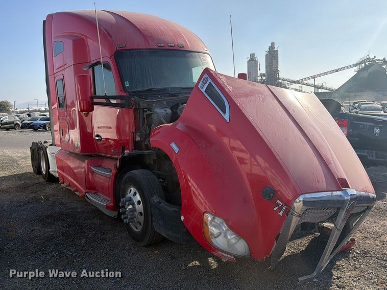 image for item YA4815 2017 Kenworth T680 semi truck
