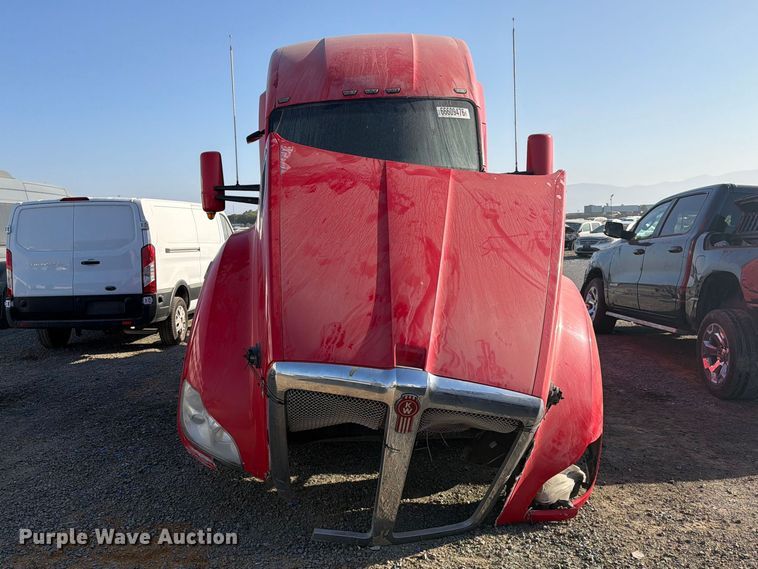 image for item YA4815 2017 Kenworth T680 semi truck
