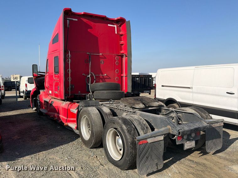 image for item YA4815 2017 Kenworth T680 semi truck