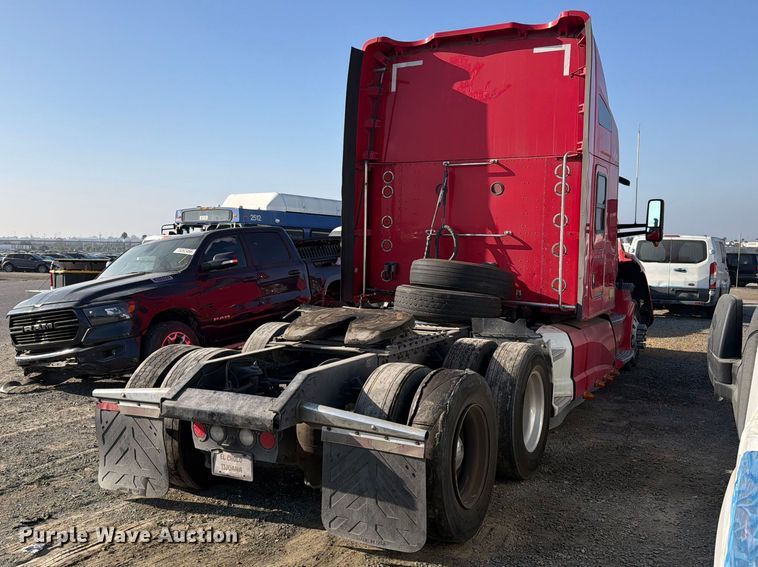 image for item YA4815 2017 Kenworth T680 semi truck