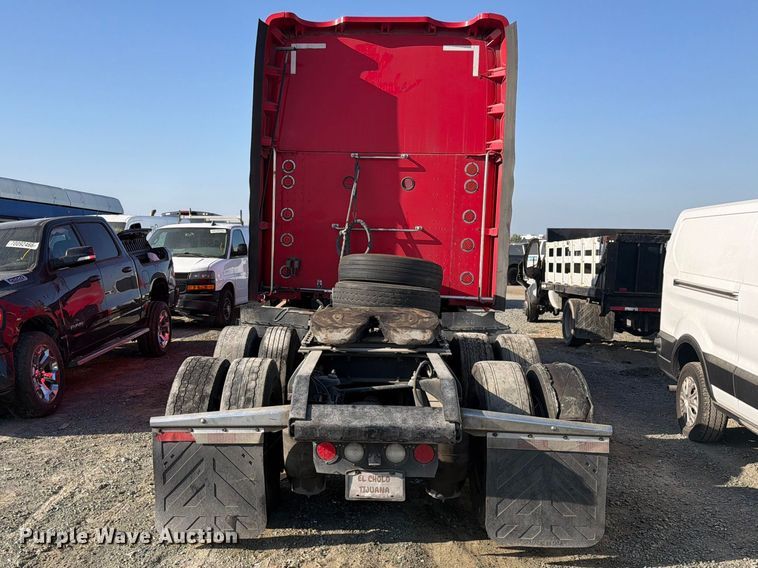 image for item YA4815 2017 Kenworth T680 semi truck