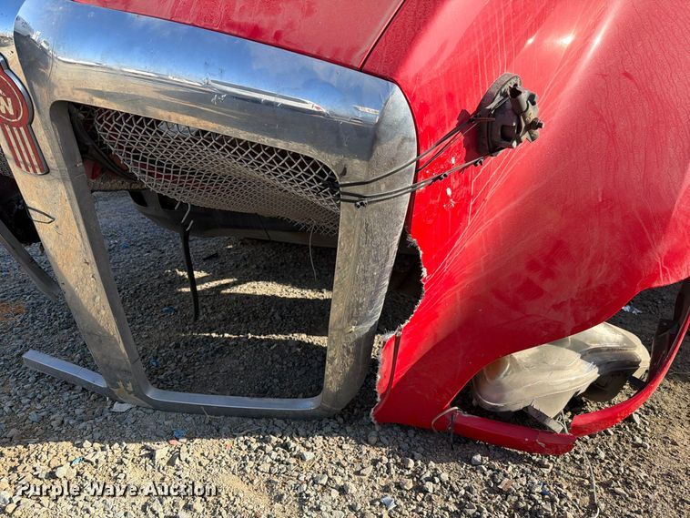 image for item YA4815 2017 Kenworth T680 semi truck