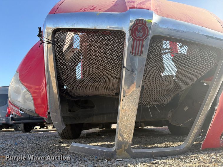 image for item YA4815 2017 Kenworth T680 semi truck