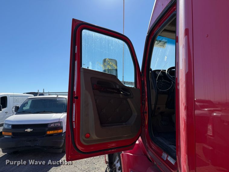 image for item YA4815 2017 Kenworth T680 semi truck