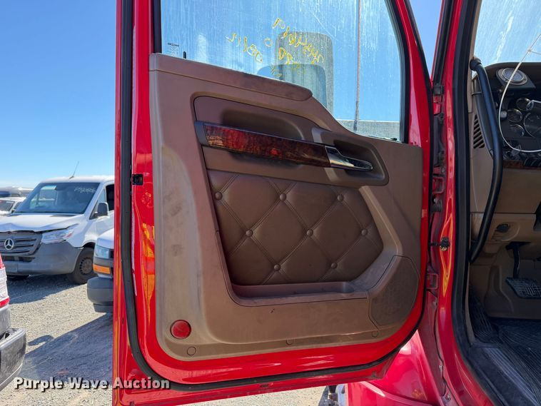 image for item YA4815 2017 Kenworth T680 semi truck
