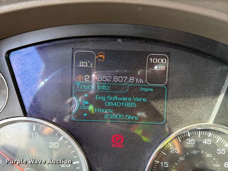 image for item YA4815 2017 Kenworth T680 semi truck