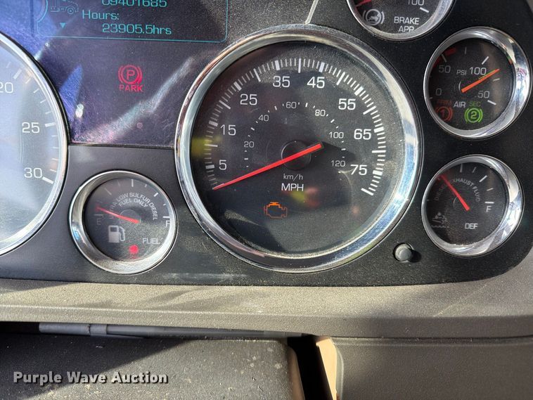 image for item YA4815 2017 Kenworth T680 semi truck