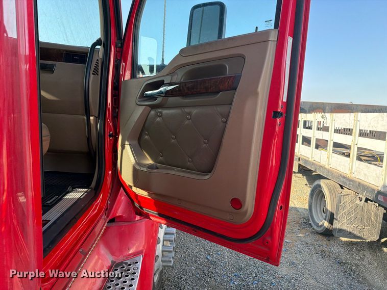image for item YA4815 2017 Kenworth T680 semi truck