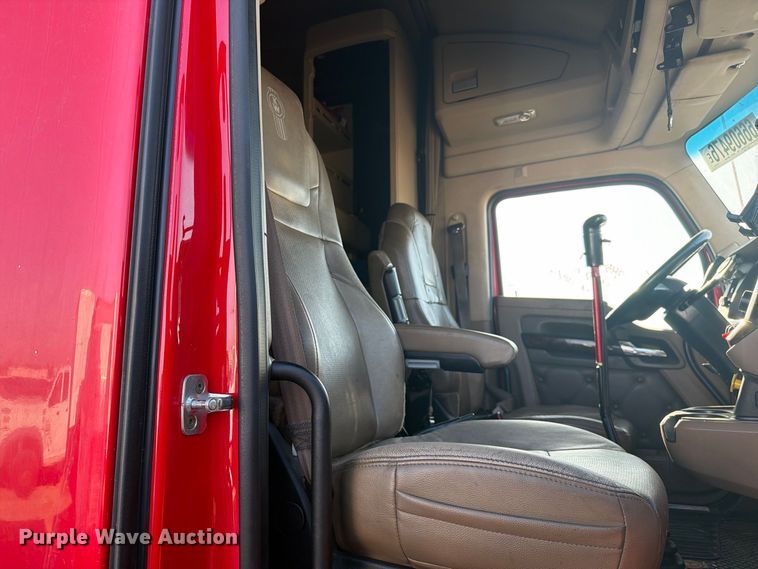 image for item YA4815 2017 Kenworth T680 semi truck