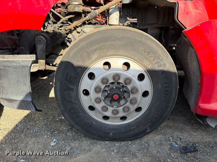image for item YA4815 2017 Kenworth T680 semi truck