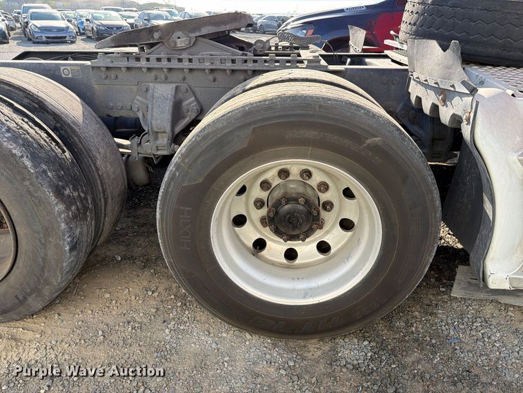 image for item YA4815 2017 Kenworth T680 semi truck
